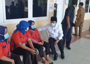 Haris Temui Pegawai Kebersihan RSUD Raden Mattaher