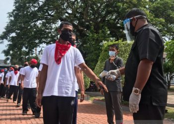 51 nelayan itu dipulangkan dari Thailand dan tiba di Jakarta, pada Kamis (1/10) lalu, dan menjalani uji swab PCR. Foto: Istimewa