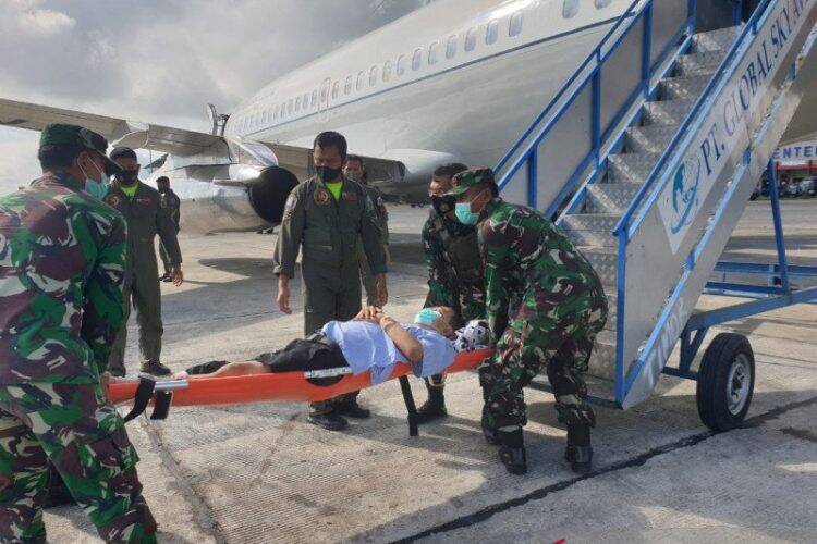 Pemulangan Anggota Tim Gabungan Pencari Fakta (TGPF) Kasus Intan Jaya yang terluka dalam aksi penembakan. Foto: Istimewa