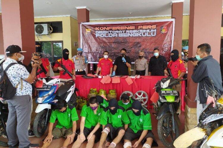 Polisi berhasiil menangkap pelaku pembegalan di Bengkulu. Foto: Istimewa
