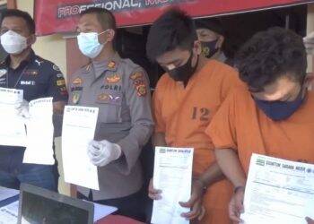 Dua orang pelaku berhasil diamankan polisi. Foto: Istimewa