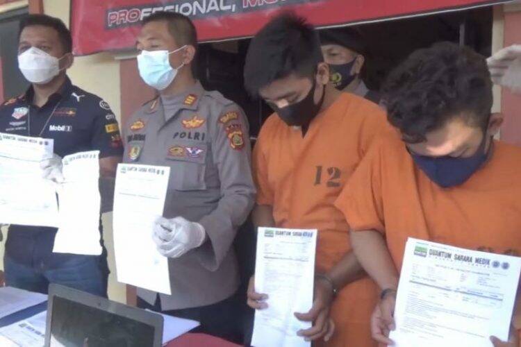 Dua orang pelaku berhasil diamankan polisi. Foto: Istimewa