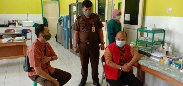Tersangka ditahan di Lapas Tebo setelah dijadikan tersangka. Foto: Kejari Tebo