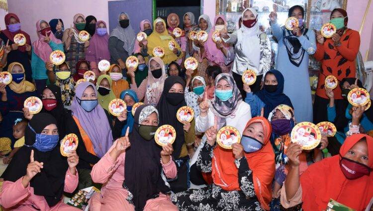 Militansi Ibu Ibu Desa Danau Embat Inginkan Yuninta Jadi Bupati Tak Terbendung
