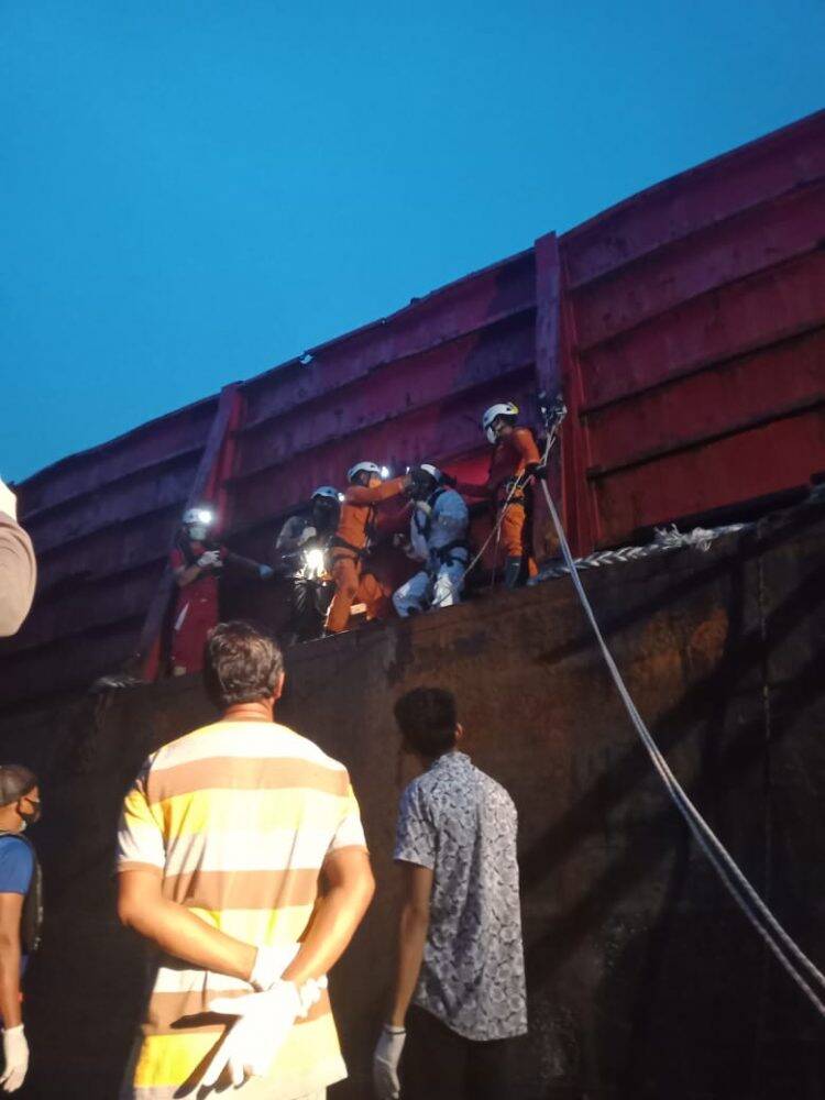 Pria Muaro Jambi Meninggal Dunia Terjebak Dalam Kapal Tongkang
