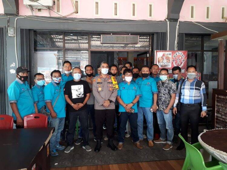 Kapolres Merangin Irwan Andy P menggelar silaturahmi dengan Forum Wartawan Merangin (Forwam) di Rumah Makan Sederhana