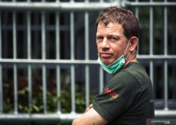 Pelestari orang utan liar Sumatera asal Inggris, Dr. Ian Singleton, mendapat gelar OBE dari Kerajaan Inggris Raya atas jasa dalam bidang konservasi dan pelestarian lingkungan