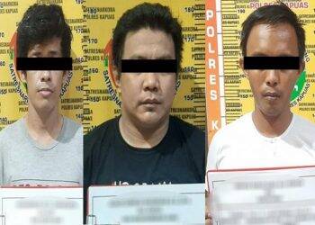 Tiga pelaku yang berhasil diringkus Satuan Reserse Narkoba Polres Kapuas, Kabupaten Kapuas, Kalimantan Tengah yang kedapatan menjadi kurir dan pengedar narkoba jenis sabu-sabu.