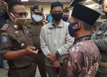 Satuan Polisi Pamong Praja (Satpol PP) Kabupaten Kerinci membubarkan acara pesta pernikahan