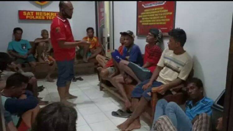 Polisi menyita alat yang digunakan pelaku untuk menambang emas secara ilegal. Foto: Polres Tebo