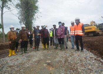 Fachrori Tinjau Bandara Depati Parbo yang Dikerjakan