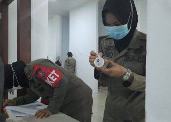 Pelaksanaan tes urine di Kantor Satpol PP Kota Jambi. Foto: Istimewa