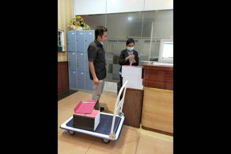 Penyidik melimpahkan Tahap I berkas kebakaran Kejagung. Foto: Istimewa