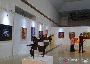 Pameran seni rupa Palam Jambe di Taman Budaya Jambi. Taman Budaya Jambi menyelenggarakan pameran seni rupa untuk meningkatkan apresiasi masyarakat terhadap karya seni rupa