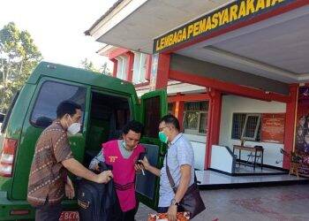 Muhammad Ridwan Pattilow, terpidana kasus korupsi dana dalam pekerjaan pembangunan Water Front City Kota Namlea Tahap I tahun 2015 dan tahap II tahun 2016 pada Dinas Pekerjaan Umum Kabupaten Buru ditangkap d