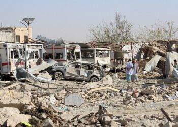 Dokumentasi--Kendaraan rusak terlihat di lokasi serangan bom mobil di Qalat, ibukota provinsi Zabul, Afganistan
