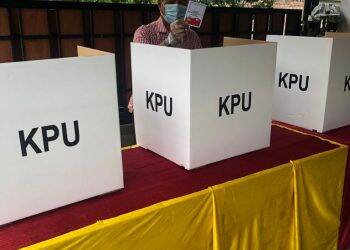 Usman Ermulan Nyoblos di TPS 44 Kenali Besar