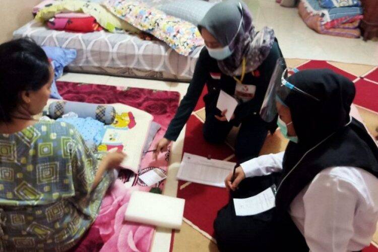 Setelah Melahirkan, Ririn Langsung Nyoblos