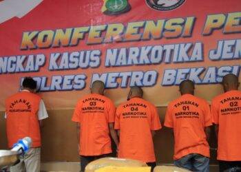 Polisi Ungkap Transaksi Ganja dengan Modus Buang ke Tong Sampah