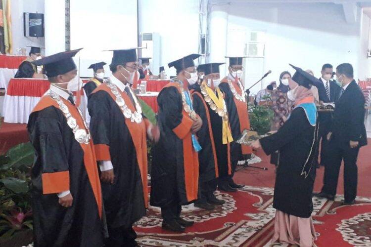 Universitas Jambi Wisuda 1.143 Mahasiswa