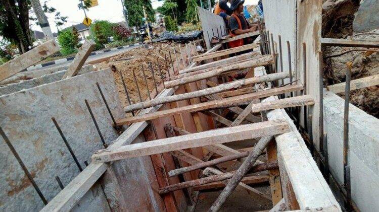 Proyek Pedestrian dan Saluran Air di Kota Jambi Diduga Tidak Sesuai Rancangan