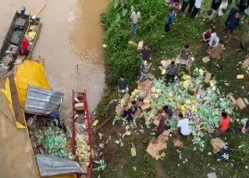 Truk Sembako Terjun ke Sungai Bungo, Sopir Tewas Seketika