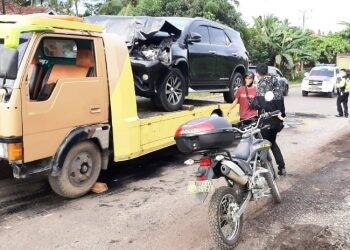Mobil Bupati Merangin Tubruk Bokong Truk