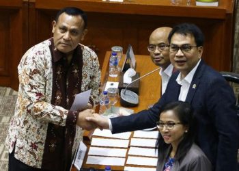 Azis Tetapkan Firli Ketua KPK, Firli Tetapkan Azis Tersangka