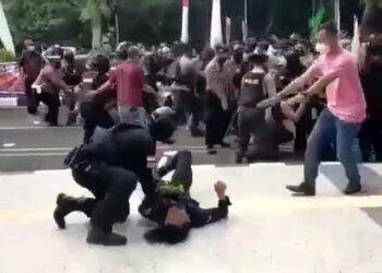 Polisi Banting Mahasiswa Kena Pasal Berlapis