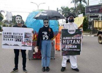 Walhi Jambi Aksi di Persimpangan Jalan