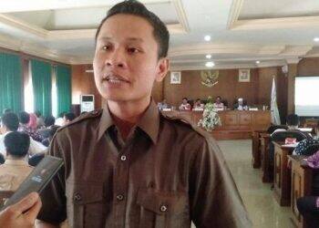 Buron 20 Hari, Ketua KPU Tanjab Timur Menyerahkan Diri