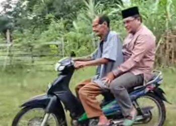Ketua Golkar Bawa Motor Bantuan Korban Kebakaran ke Masjid
