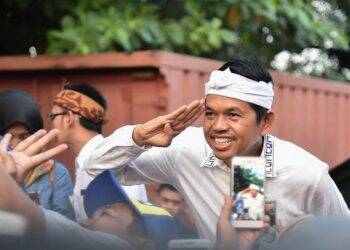 Kesederhanaan Kang Dedi Meski Disebut Pesaing Berat Ridwan Kamil