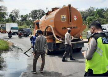Polisi Usut Pemilik Truk Terbalik di Mestong