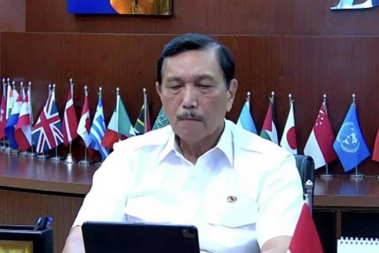 Menko Luhut Minta Lansia Tidak Keluar Rumah Sebulan