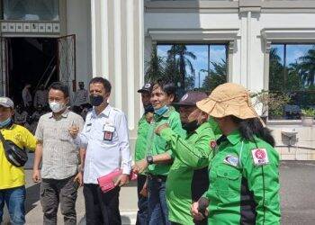 Kantor DPRD Provinsi Jambi Didatangi Buruh, Minta Cabut Peraturan JHT