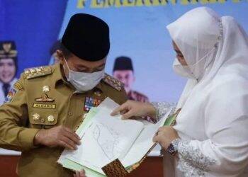 Gubernur Haris Terima Hibah Tanah untuk Bangun Sport Center