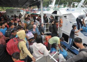 Pemudik Padati Pelabuhan Roro Kuala Tungkal