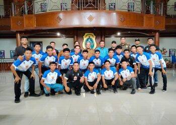 Bupati dan Ketua PSSI Tanjab Timur Lepas Keberangkatan Kontingen POPDA
