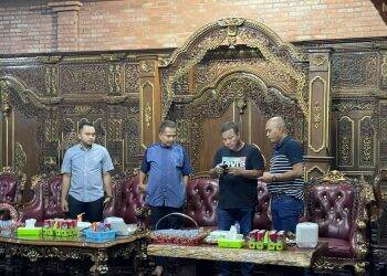 Bupati Romi Dijamu Sutriman Sekeluarga