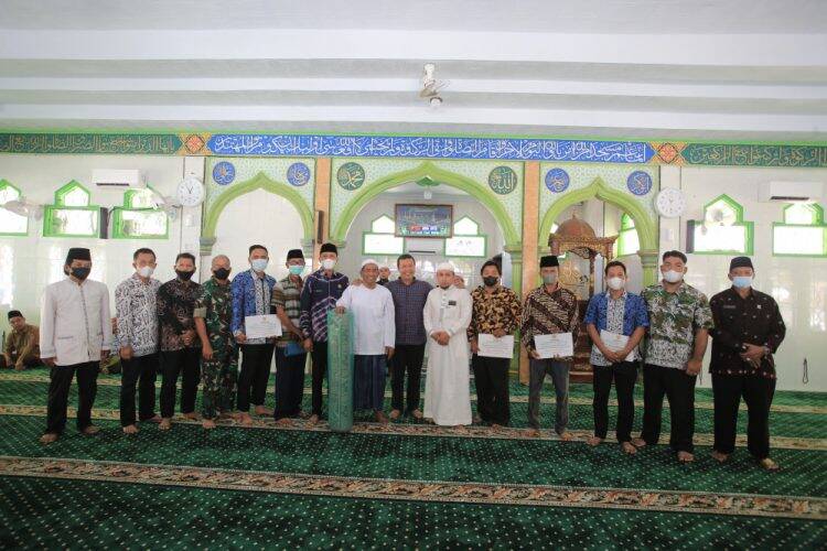 Romi Silaturrahmi dengan Masyarakat Nipah Panjang