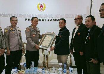 Budi Setiawan Terima Penghargaan dari Polda Jambi