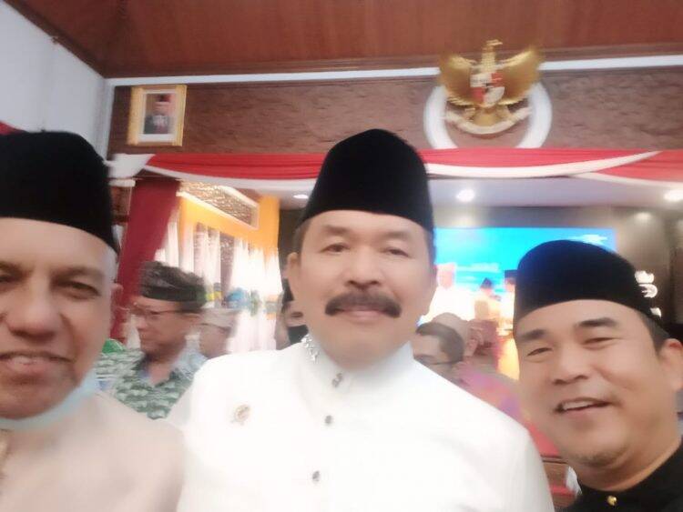 Usman Ermulan Saksikan Langsung Penyerahan Adat Jaksa Agung