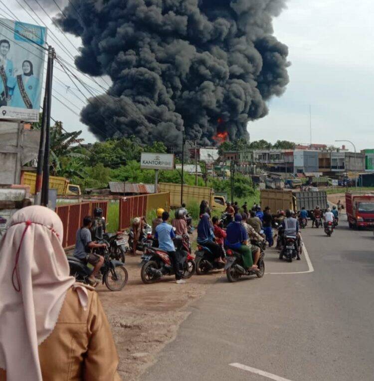 Hari Ini Tim Forensik Investigasi Gudang Minyak Ilegal yang Terbakar di Jambi