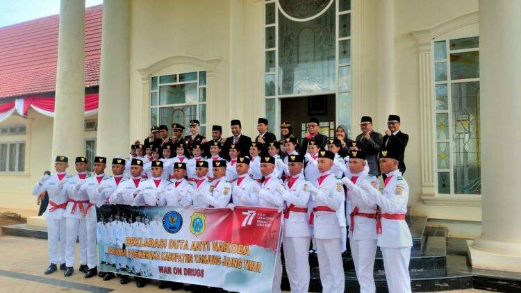 Bupati Romi Kukuhkan Paskibraka Tanjab Timur