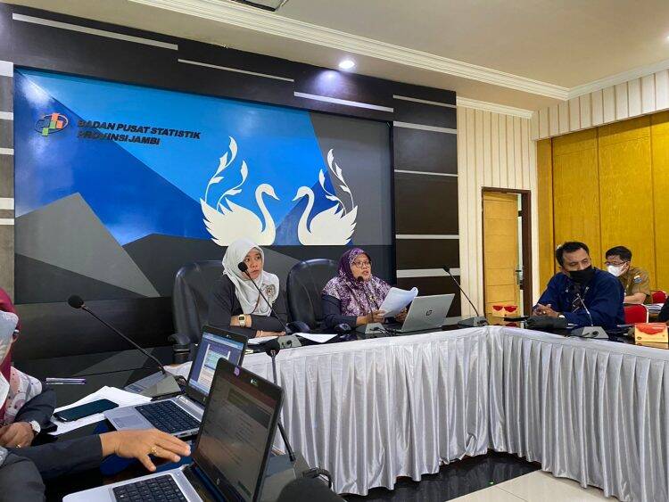 BPS Bawa Kabar Bahagia: Ekonomi Jambi Melesat, Pengangguran Turun Tajam