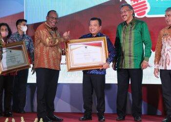 Ketika Mas Ganjar-Wo Haris-Kang Emil Dapat Kado Istimewa