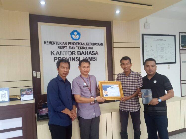 Skill Menulis Anggota JMSI Provinsi Jambi Harus Makin Mantap! Pak Dr Sukardi Gau, Selamat Berkarya di Papua