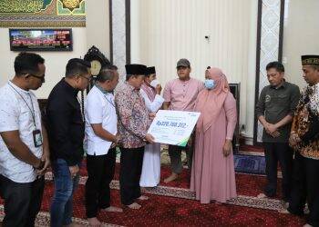 Ahli Waris Muazin Kemendagri yang Meninggal saat Kumandangkan Azan Salat Jumat Terima Santunan 