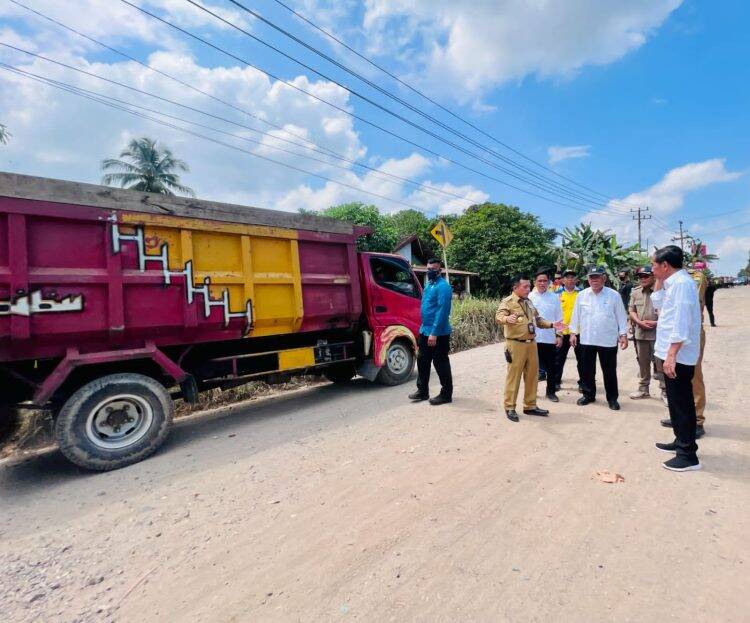 Jokowi Ambil Alih Kondisi Jalan di Provinsi Jambi
